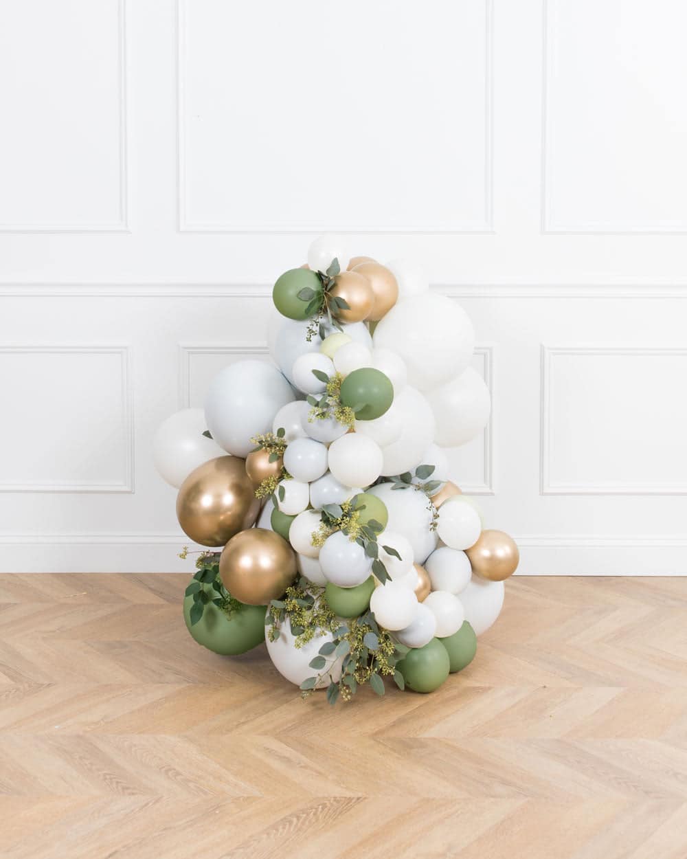 Botanical – Organic Balloon Cluster with Greenery – 3ft | Rental