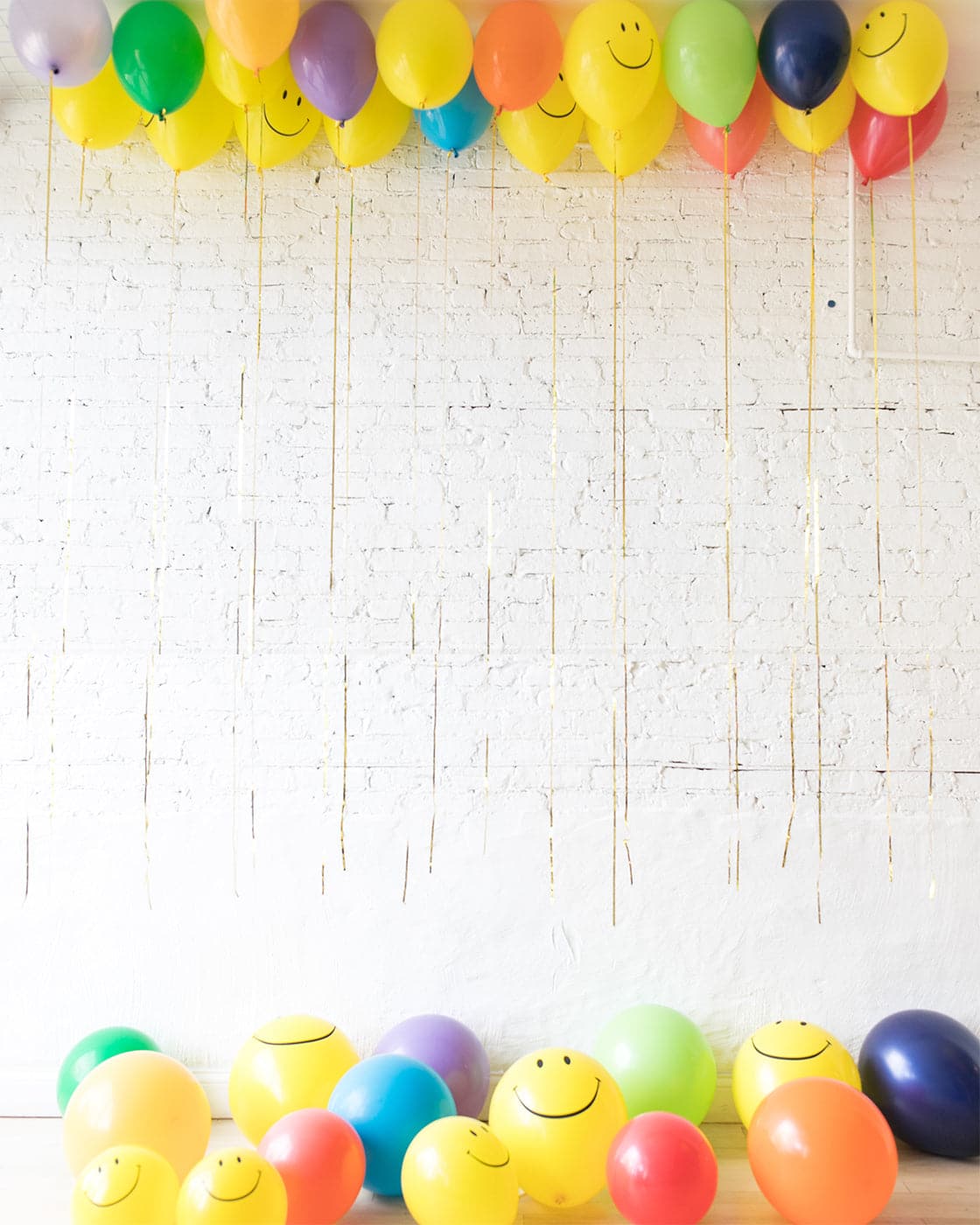 GIFT-Multicolor Palette with Happy Face Ceiling Balloon and Floor Balloon Set | Rental
