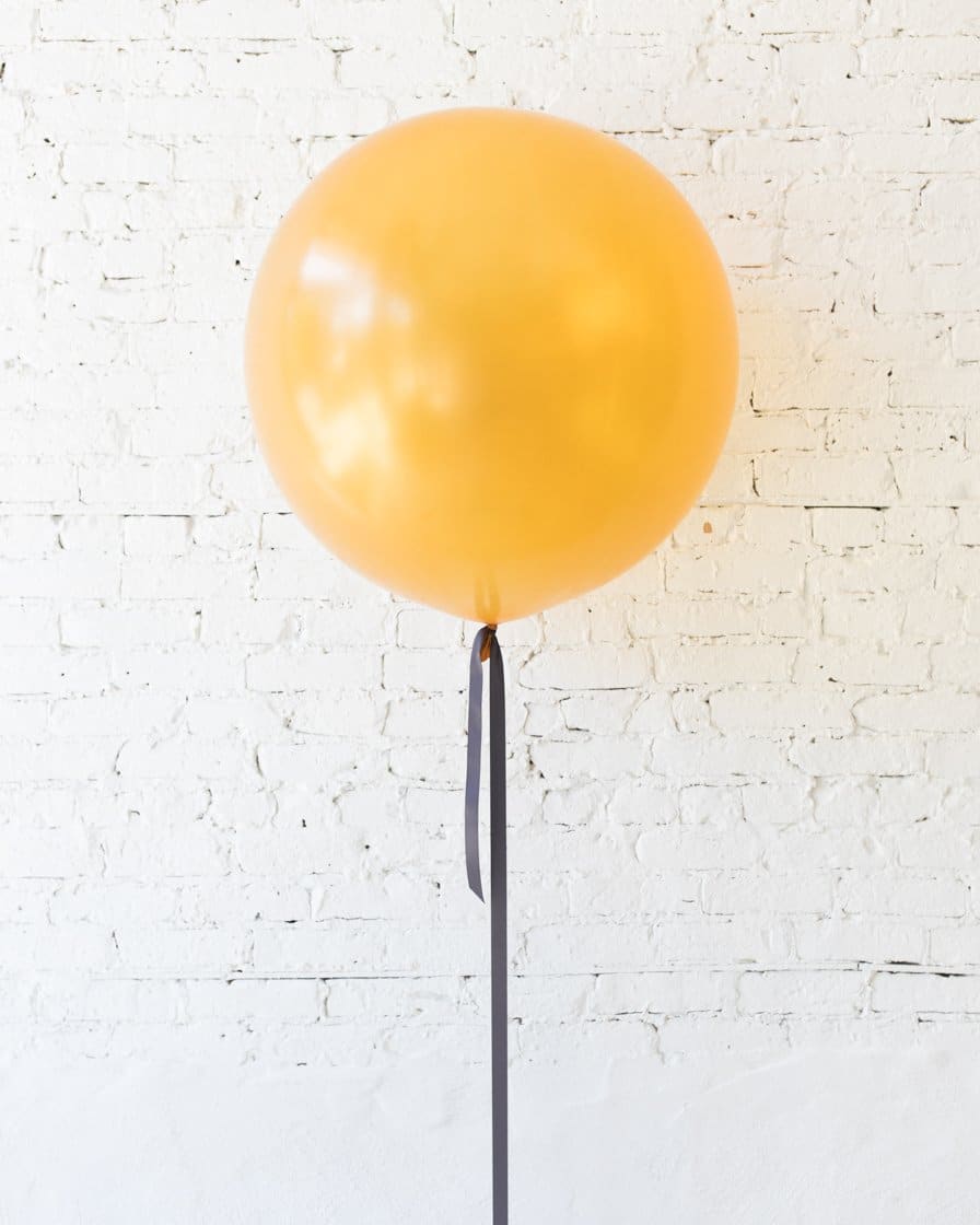 New Year’s Eve – Gold Personalizable Giant Balloon with Ribbon – Set of 2 | Rental